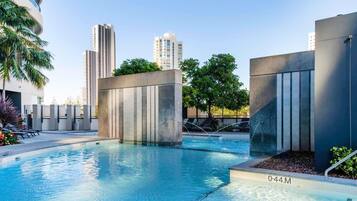 2 outdoor pools