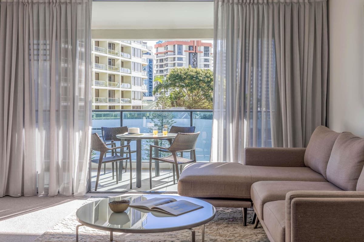 Suite, 1 Bedroom | Minibar, in-room safe, desk, blackout drapes