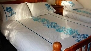 Family Triple Room, Ensuite | Iron/ironing board (on request), free WiFi - Alcorn Guest House (Dundee)