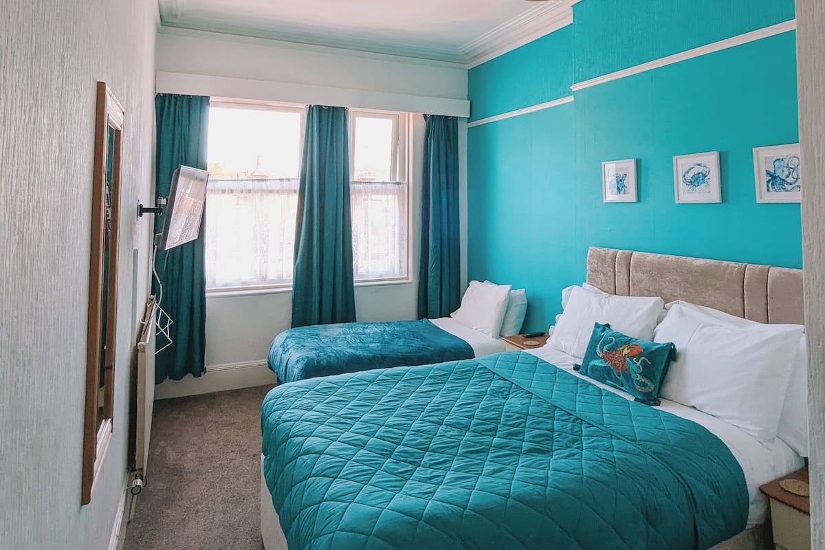 Comfort Double Room, Ensuite (Large) | Individually decorated, WiFi, bed sheets