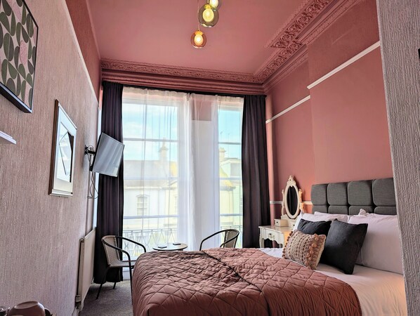 Deluxe Double Room (Superior Kingsize) | Individually decorated, WiFi, bed sheets - The Chesterfield Guest House (Torquay)