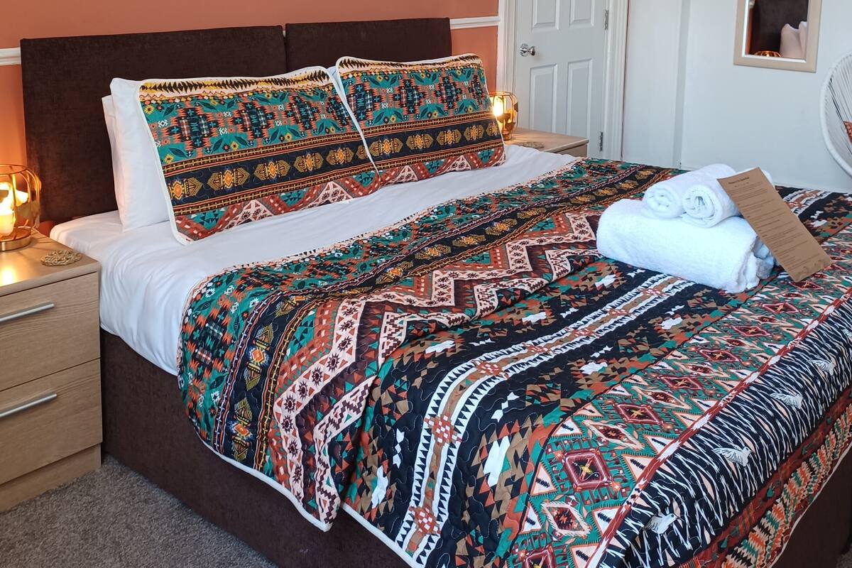 Double or Twin Room | Individually decorated, WiFi, bed sheets