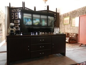 Master Suite | Egyptian cotton sheets, Tempur-Pedic beds, in-room safe - La Casa del Atrio (Querétaro)