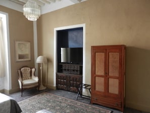 Junior Suite, 2 Queen Beds | Egyptian cotton sheets, Tempur-Pedic beds, in-room safe - La Casa del Atrio (Querétaro)