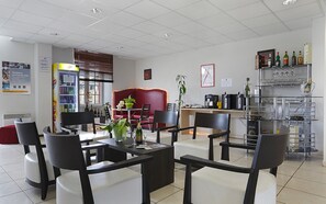 Bar (on property) - Vacancéole - Les Demeures Champenoises Confort (Epernay)