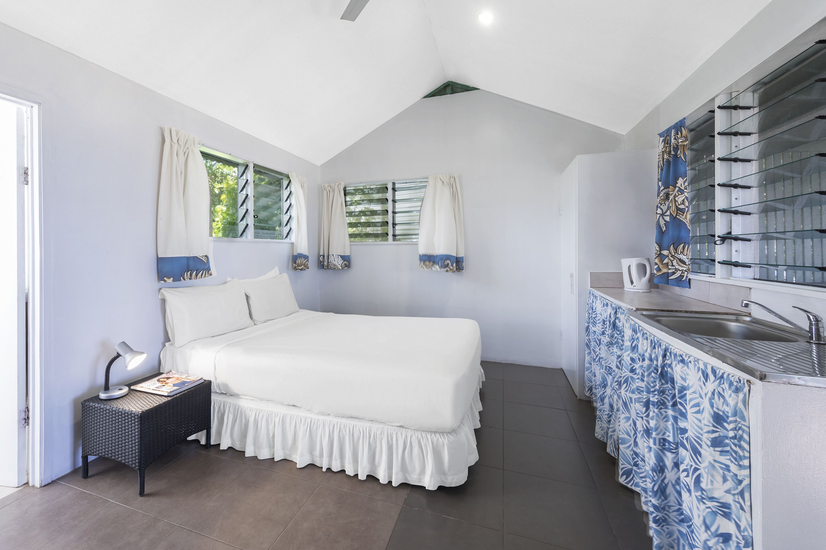 studio, beachfront | private kitchenette | fridge, microwave, coffee/tea maker, toaster