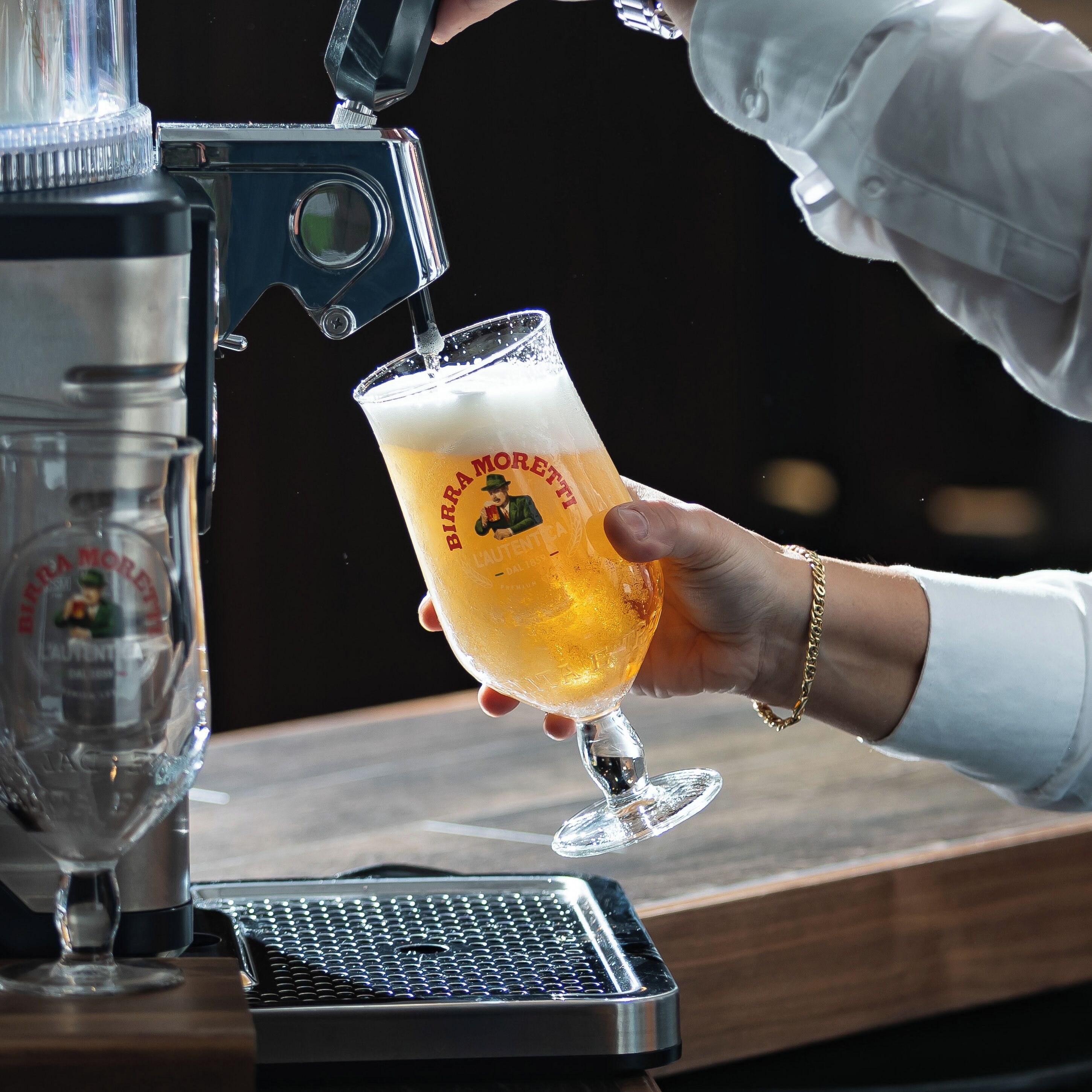 lobby lounge, garden views, open daily