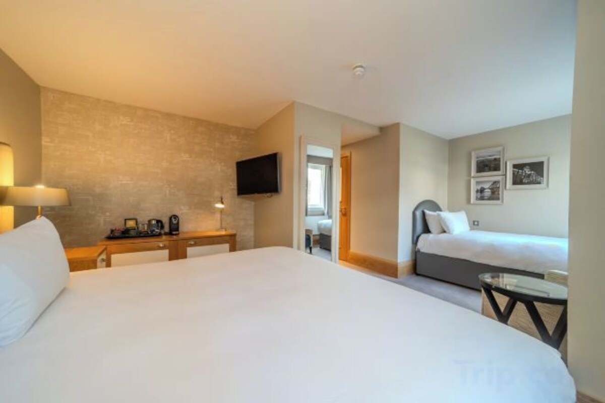 In-room safe, desk, laptop workspace, iron/ironing board