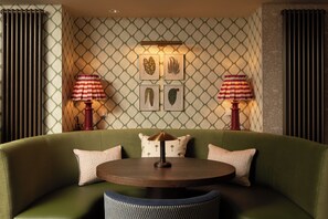 Breakfast, lunch and dinner served - The Scholar (Edinburgh)