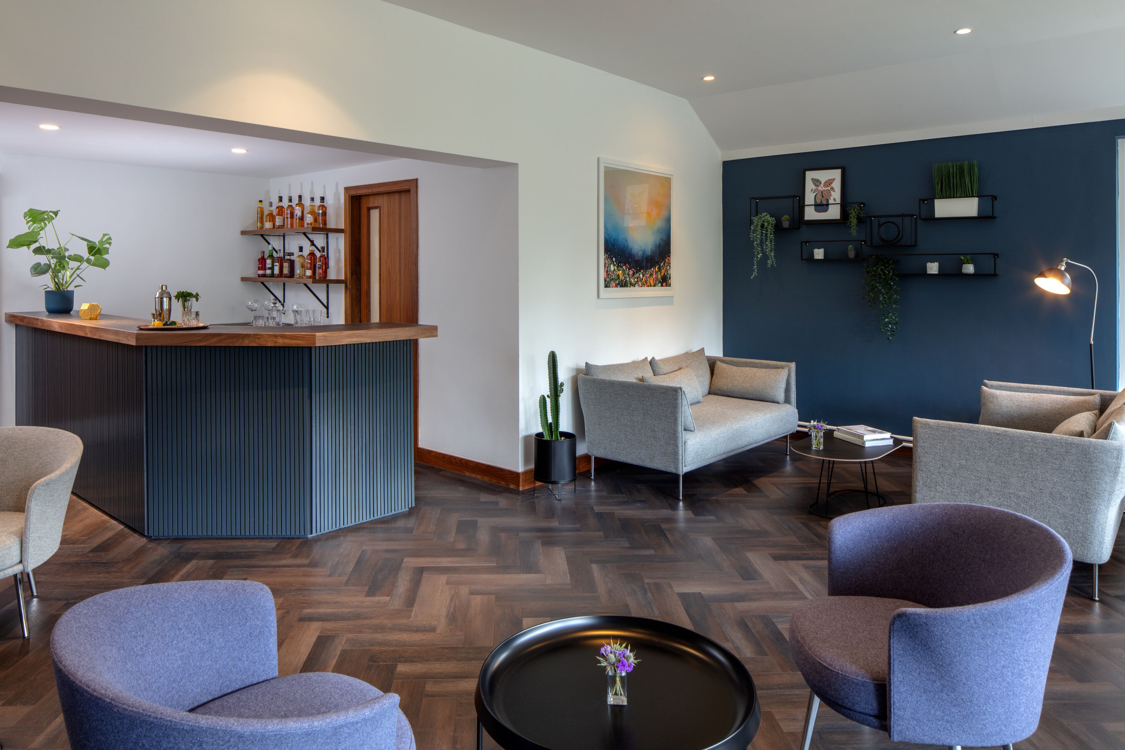 lobby lounge, garden views, open daily