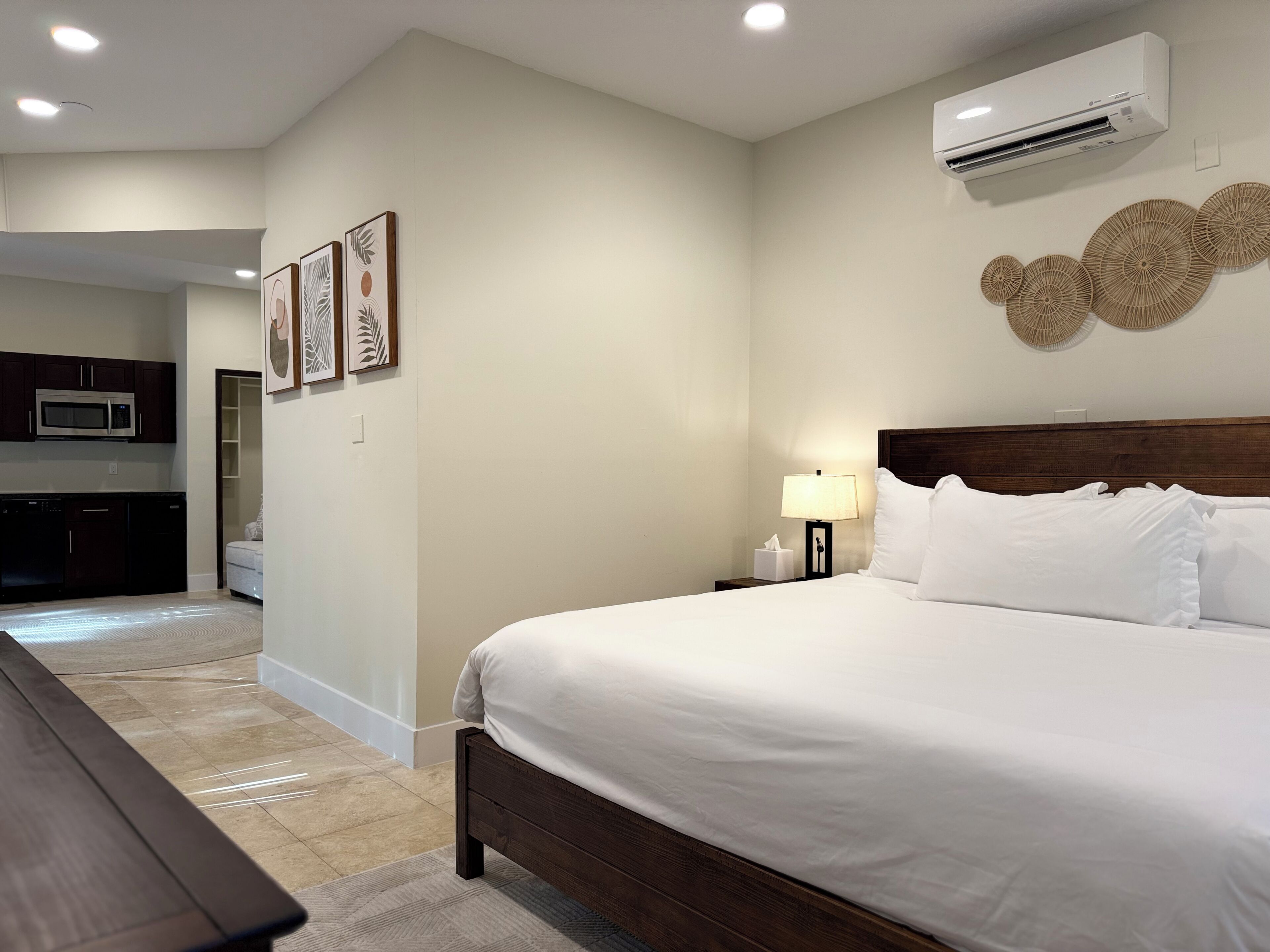 Garden Queen | Premium bedding, in-room safe, individually decorated