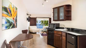 Aquamarina Deluxe Sea View Suite | 전용 주방 | 냉장고, 전자레인지, 식기 세척기, 커피/티 메이커