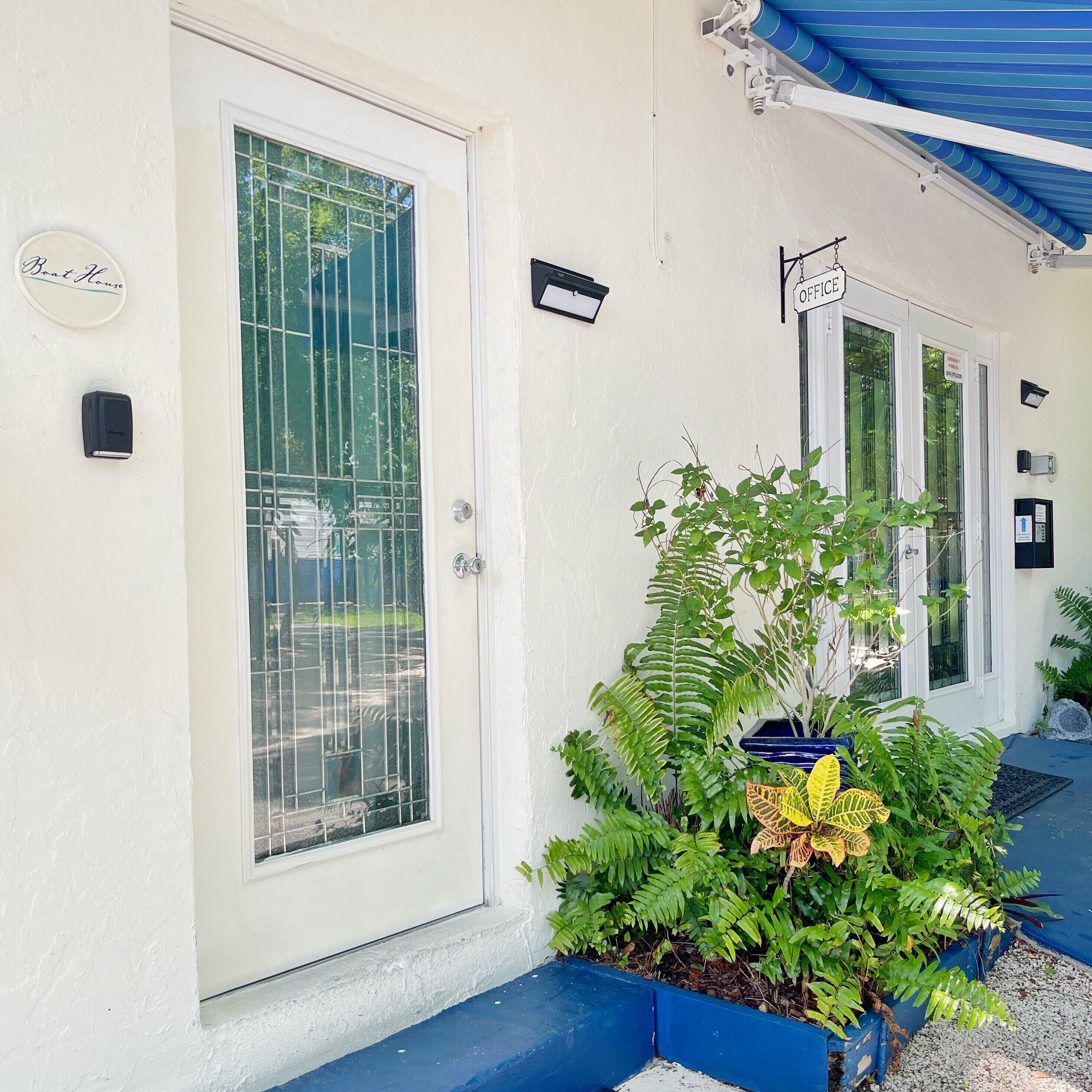 garden queen | premium bedding, in-room safe, individually decorated