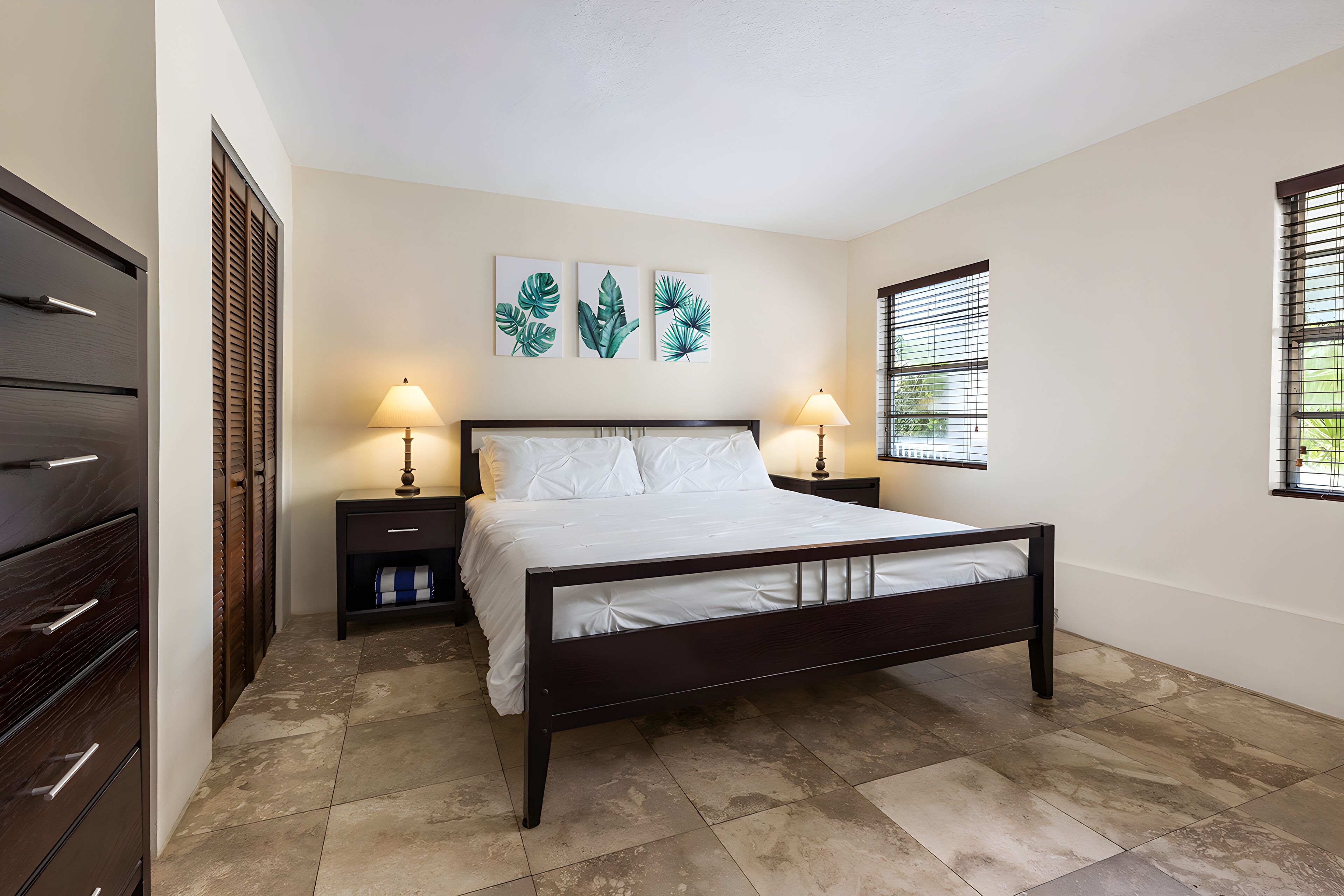 aquamarina deluxe sea view suite | premium bedding, in-room safe, individually decorated