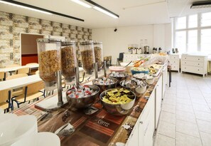 Free continental breakfast 