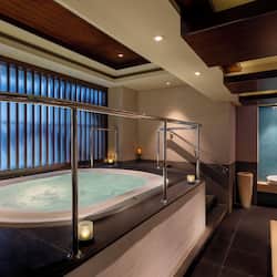 Couples treatment room(s), sauna, hot tub, steam room, body treatments