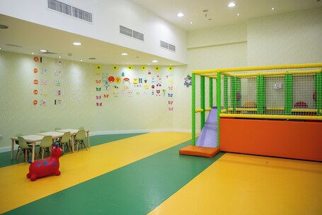 Grand Millennium Al Wahda - Image 13