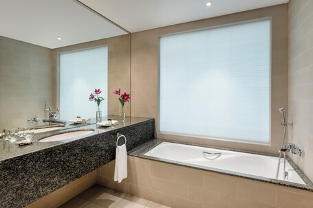 Grand Millennium Al Wahda - Image 33