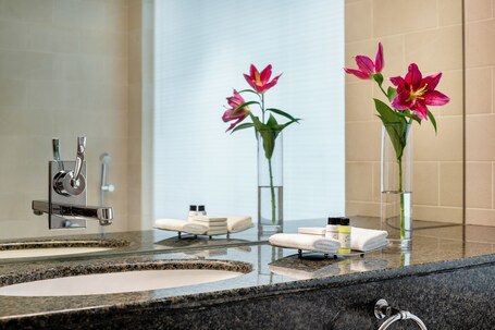 Grand Millennium Al Wahda - Image 35