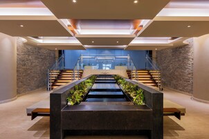 Couples treatment rooms, sauna, hot tub, steam room, body treatments