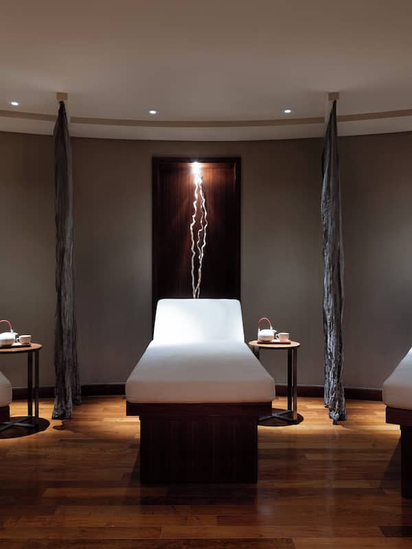 Couples treatment room(s), sauna, hot tub, steam room, body treatments
