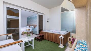 Suite with Hot Tub | Premium bedding, minibar, in-room safe, iron/ironing board