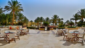 5 bars/lounges, 3 poolside bars, beach bar