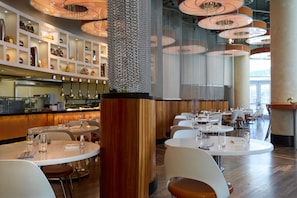 Breakfast, lunch, dinner and brunch served  - Residence Inn Arlington Capital View (Arlington)