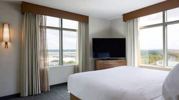 高档床上用品、羽绒被、加厚床垫、客房内保险箱