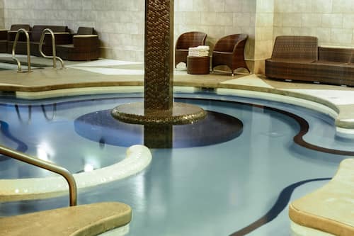 Indoor spa tub