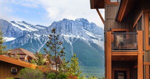 Exterior - Bellstar Suites at Solara Resort (Canmore)