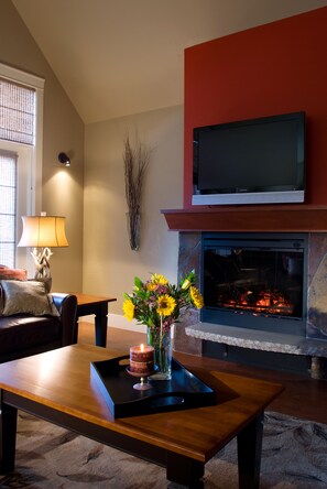 32-inch flat-screen TV with cable channels, TV, fireplace