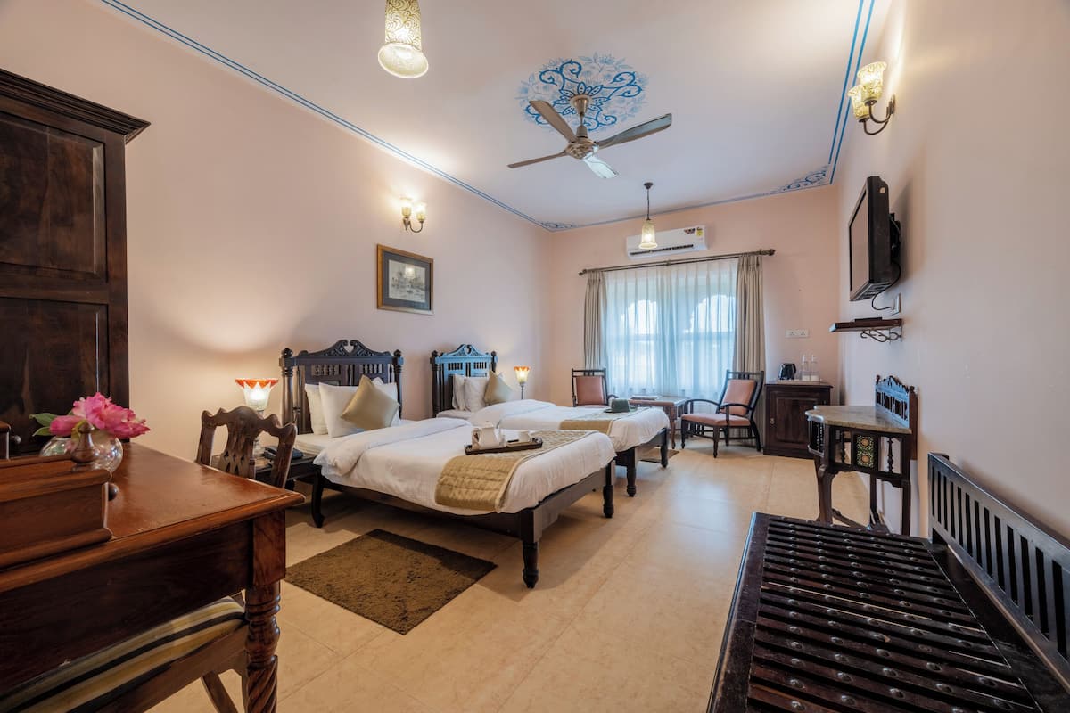Habitación junior con 1 cama matrimonial o 2 individuales, 1 habitación, vista al patio | 1 habitación, ropa de cama de alta calidad y edredón