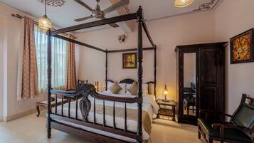 Junior Double or Twin Room, 1 Bedroom, Courtyard View, Courtyard Area | Premium bedding, down comforters, memory foam beds, minibar