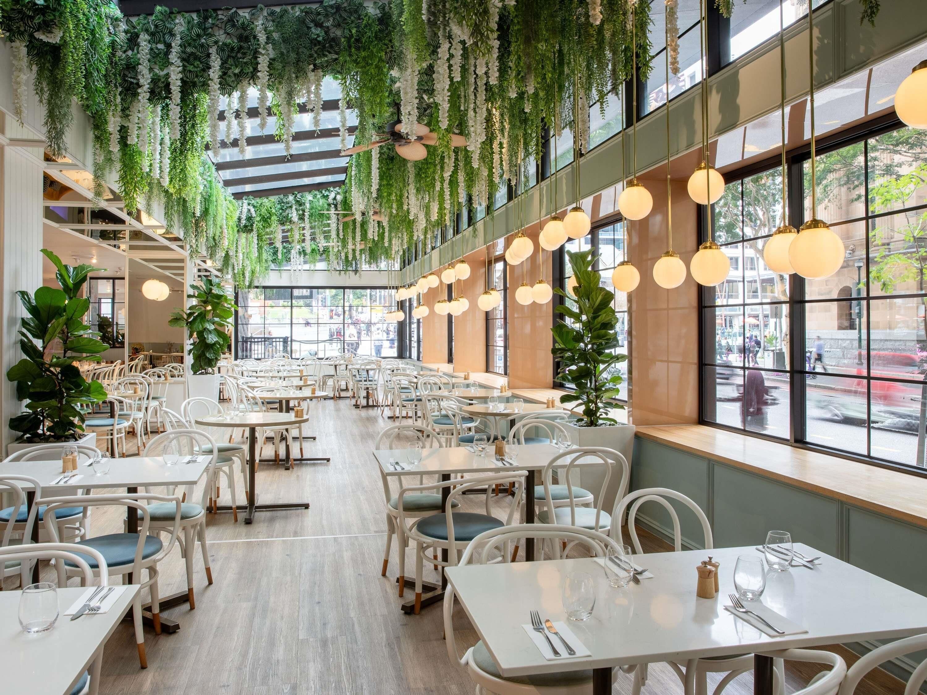 供应早餐、午餐和晚餐