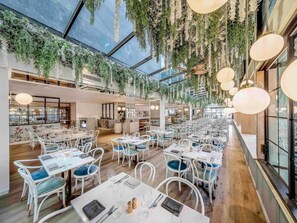 Breakfast, lunch and dinner served