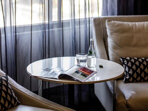 In-room safe, desk, laptop workspace, blackout curtains - Pullman Brisbane King George Square (Brisbane)