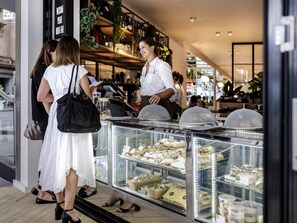 Daily buffet breakfast for a fee - Pullman Brisbane King George Square (Brisbane)
