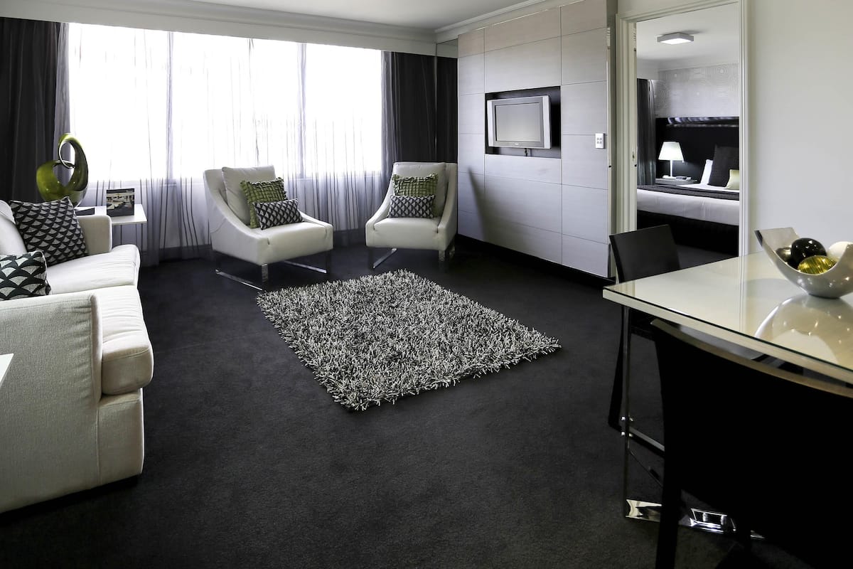 Suite, 1 chambre (Spa) | Coffre-fort, bureau, espace de travail pour ordinateurs portables