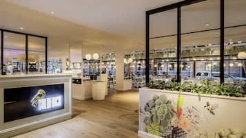 Daily buffet breakfast (AUD 42 per person)