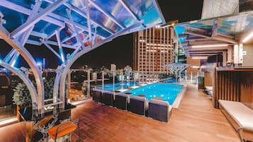 Outdoor pool, sun loungers