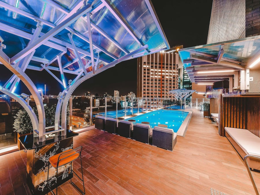 Kolam renang terbuka, kerusi lepak pantai