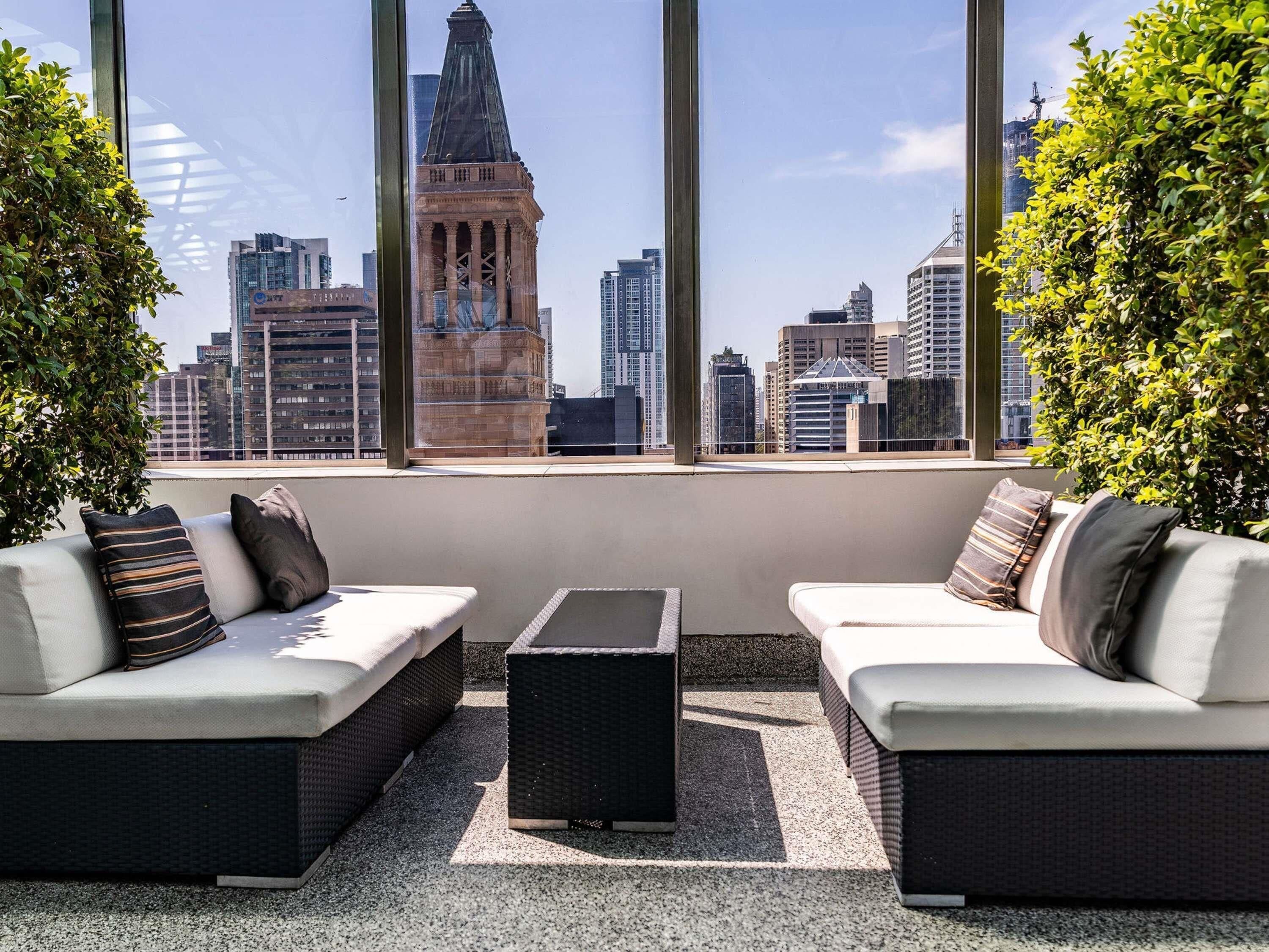 2 bars/lounges, rooftop bar