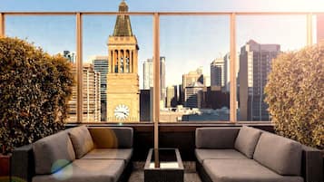 2 bars/lounges, rooftop bar