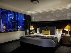 Suite, 1 Bedroom (Spa) | In-room safe, desk, laptop workspace, blackout drapes - Pullman Brisbane King George Square (Brisbane)