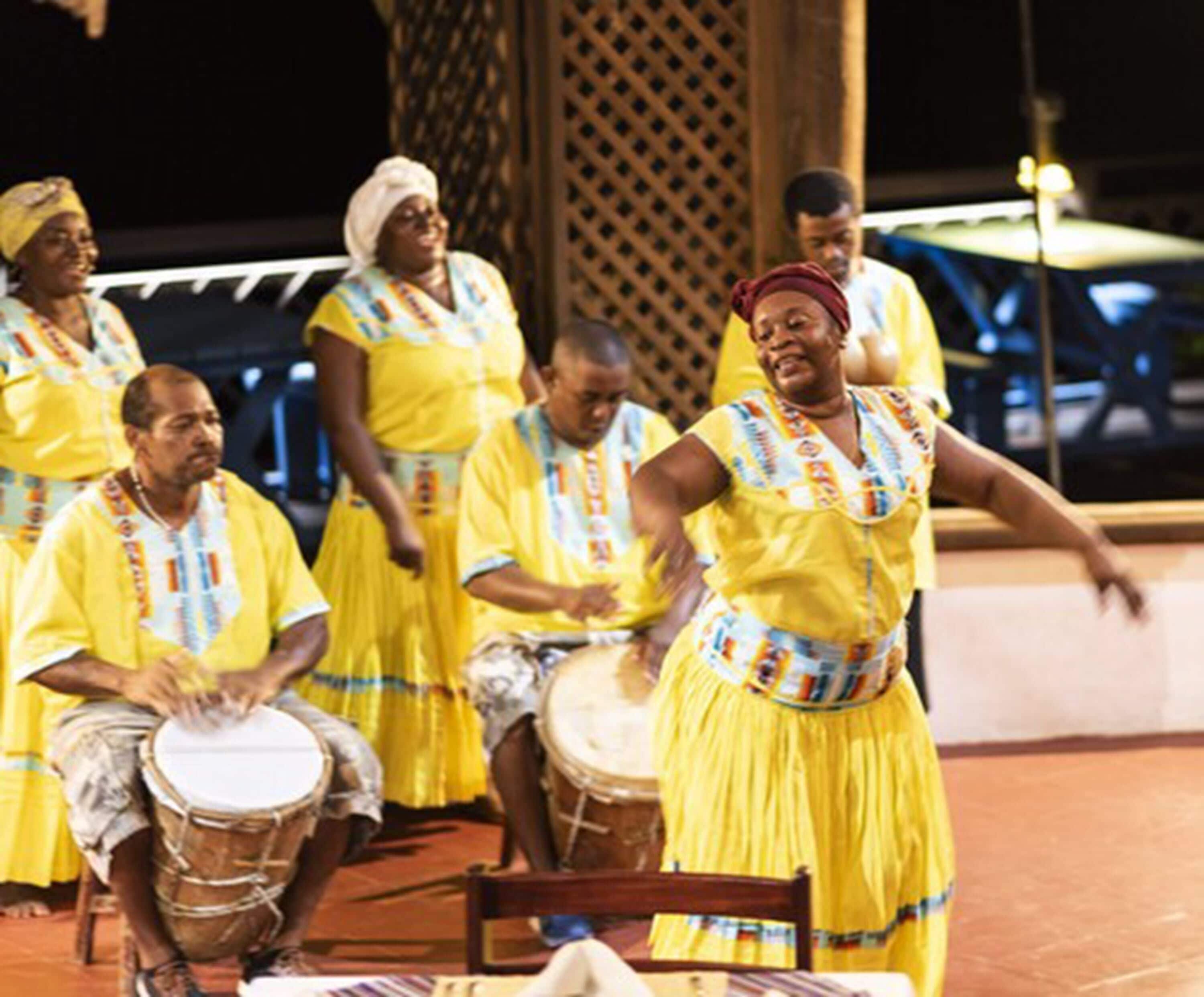 breakfast, lunch and dinner served