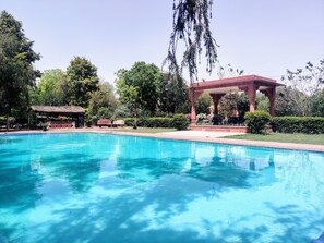 Outdoor pool - Umaid Palace- An Organic Retreat (Dausa)