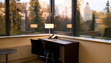 تلفزيون بشاشة مسطحة، أفلام تدفع رسوم مشاهدتها