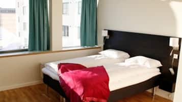 Kahden hengen standard-huone (yksi tai kaksi sänkyä) | Työpöytä, vauvansängyt, Wi-Fi