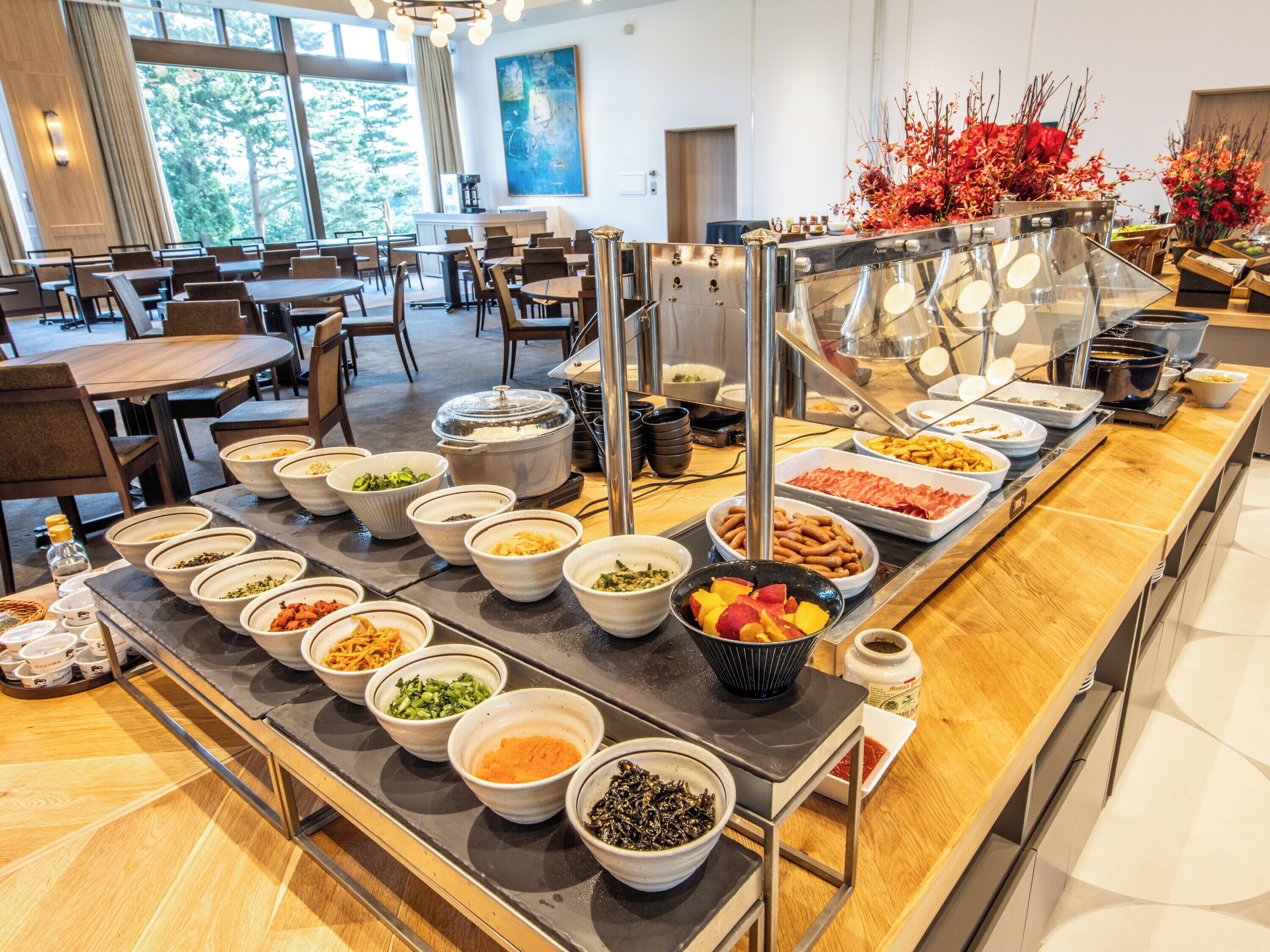 daily buffet breakfast (jpy 2500 per person)